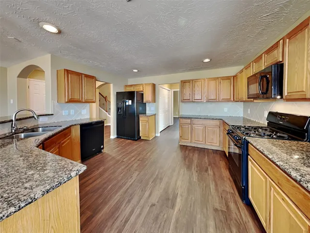 $2,315 | 913 Almond Street, Baytown, TX 77521