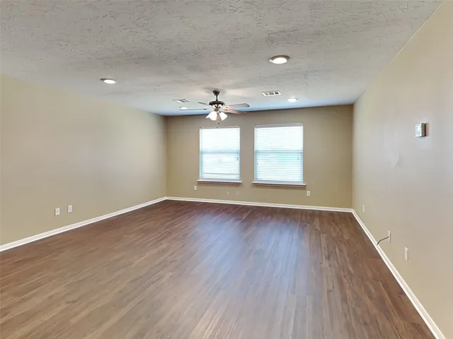 $2,315 | 913 Almond Street, Baytown, TX 77521