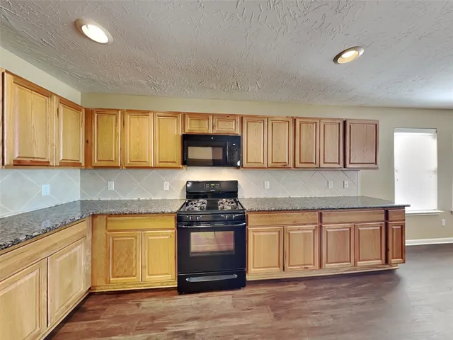 $2,315 | 913 Almond Street, Baytown, TX 77521