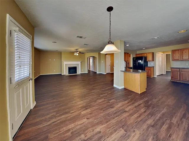 $2,315 | 913 Almond Street, Baytown, TX 77521