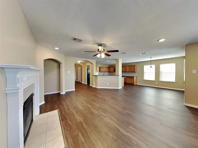 $2,315 | 913 Almond Street, Baytown, TX 77521