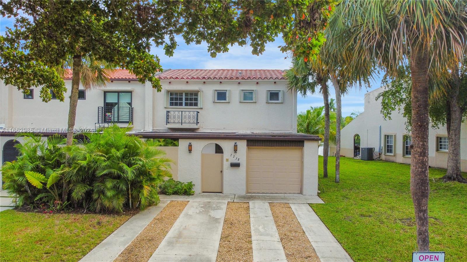 7238 Jacaranda Lane Miami Lakes, FL 33014 - Photo 2 of 21 FRONT VIEW