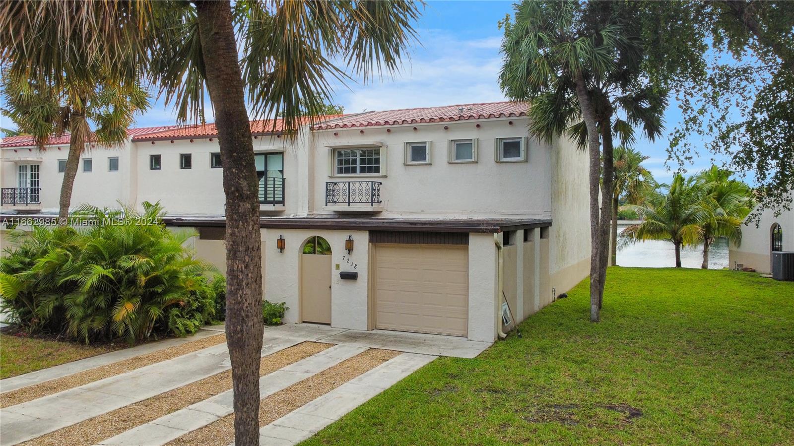 7238 Jacaranda Lane Miami Lakes, FL 33014 - Photo 3 of 21 SIDE VIEW