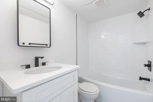 $3,300 | 207 South Patrick Street, Unit 303, Alexandria, VA 22314