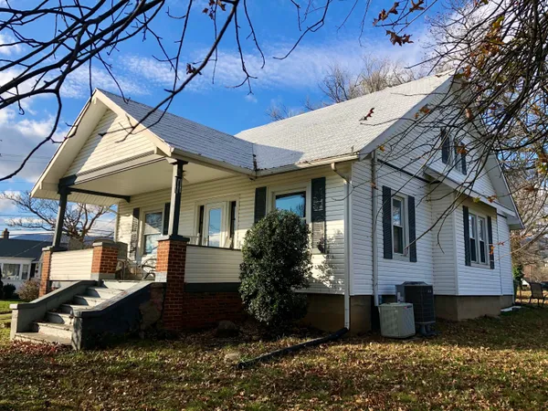 $2,050 | 112 Bruffey Street, Salem, VA 24153
