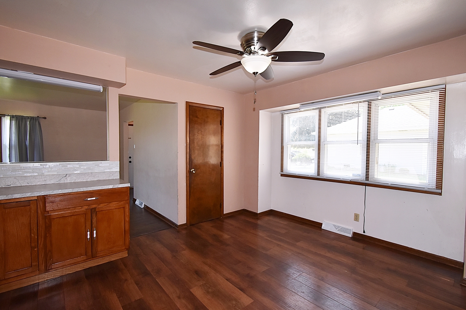 1230 Reckinger Road Aurora, IL 60505 - Photo 8 of 29 Gallery Image 8