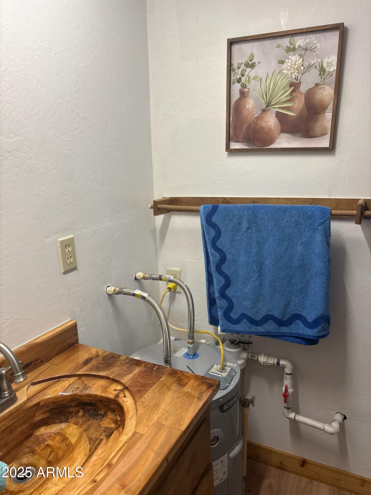 1565 Pumpkin Patch Road Heber, AZ 85928 - Photo 2 of 10 a bedroom with a bed and a painting on the wall