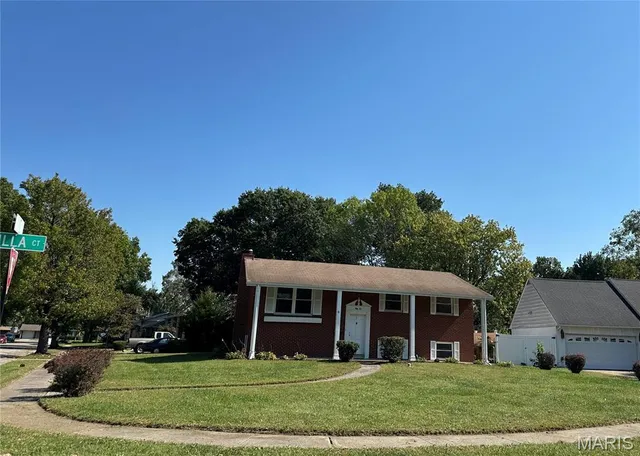 $200,000 | 52 Villa Drive, Granite City, IL 62040