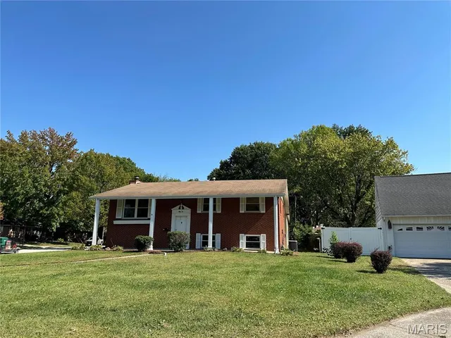 $200,000 | 52 Villa Drive, Granite City, IL 62040