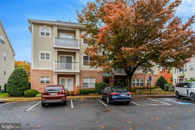 $479,000 | 6547 Grange Lane, Unit 104, Alexandria, VA 22315