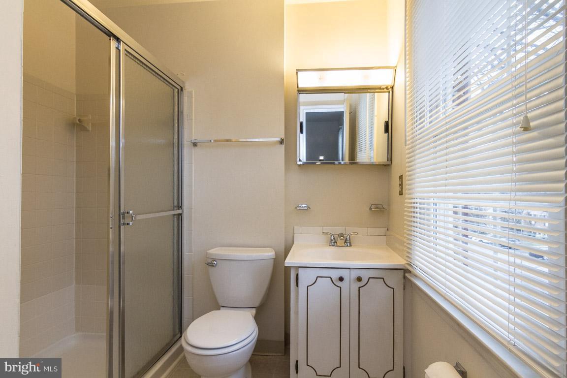 2924 Seminole Road Woodbridge, VA 22192 - Photo 14 of 24 Bath