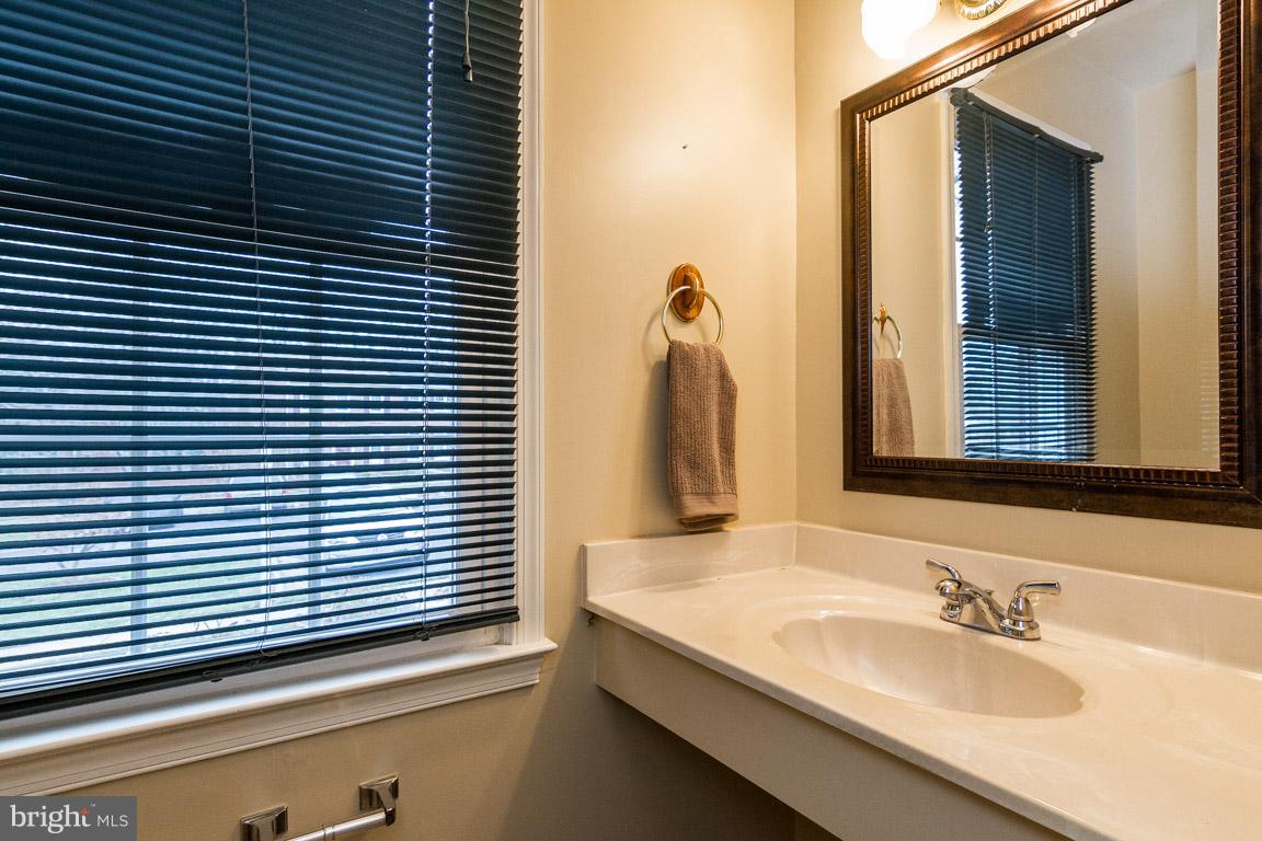 2924 Seminole Road Woodbridge, VA 22192 - Photo 3 of 24 Bath
