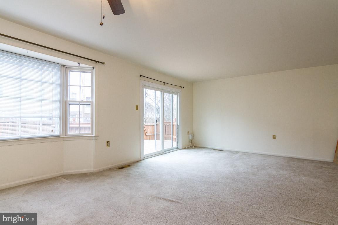 2924 Seminole Road Woodbridge, VA 22192 - Photo 9 of 24 Living Room