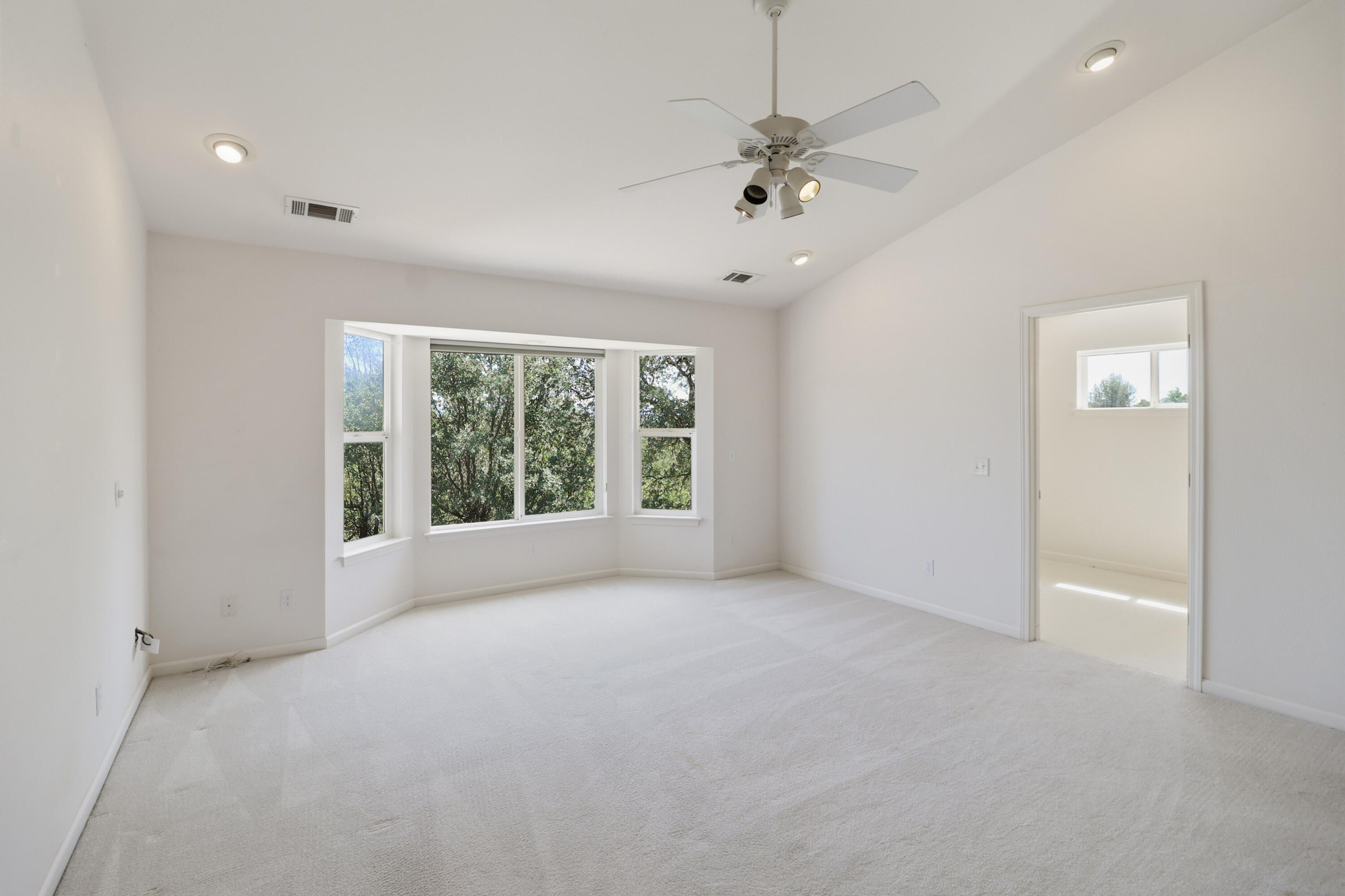 5878 Diamond Ridge Drive Redding, CA 96003 - Photo 22 of 43 owners suite