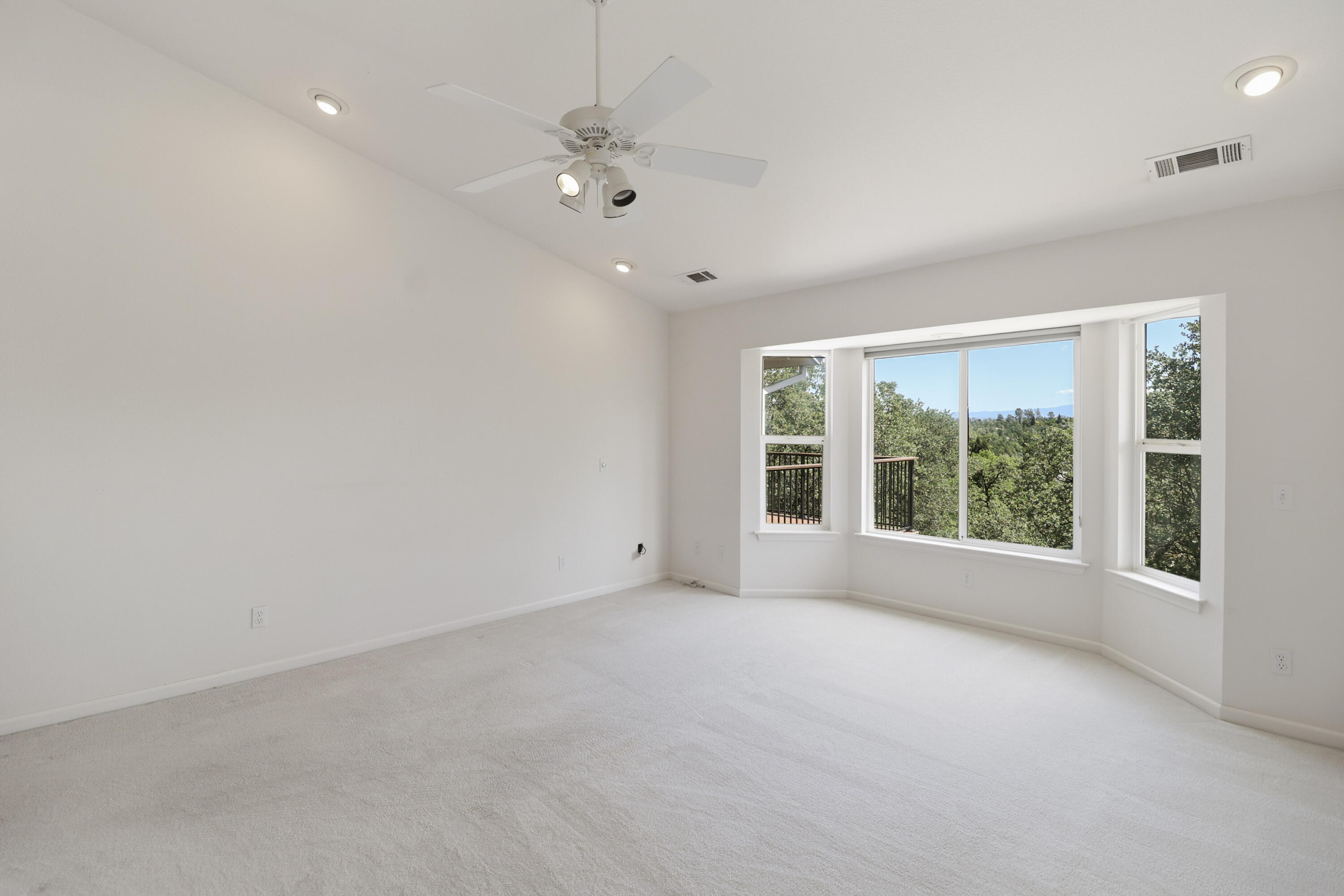 5878 Diamond Ridge Drive Redding, CA 96003 - Photo 23 of 43 owners suite