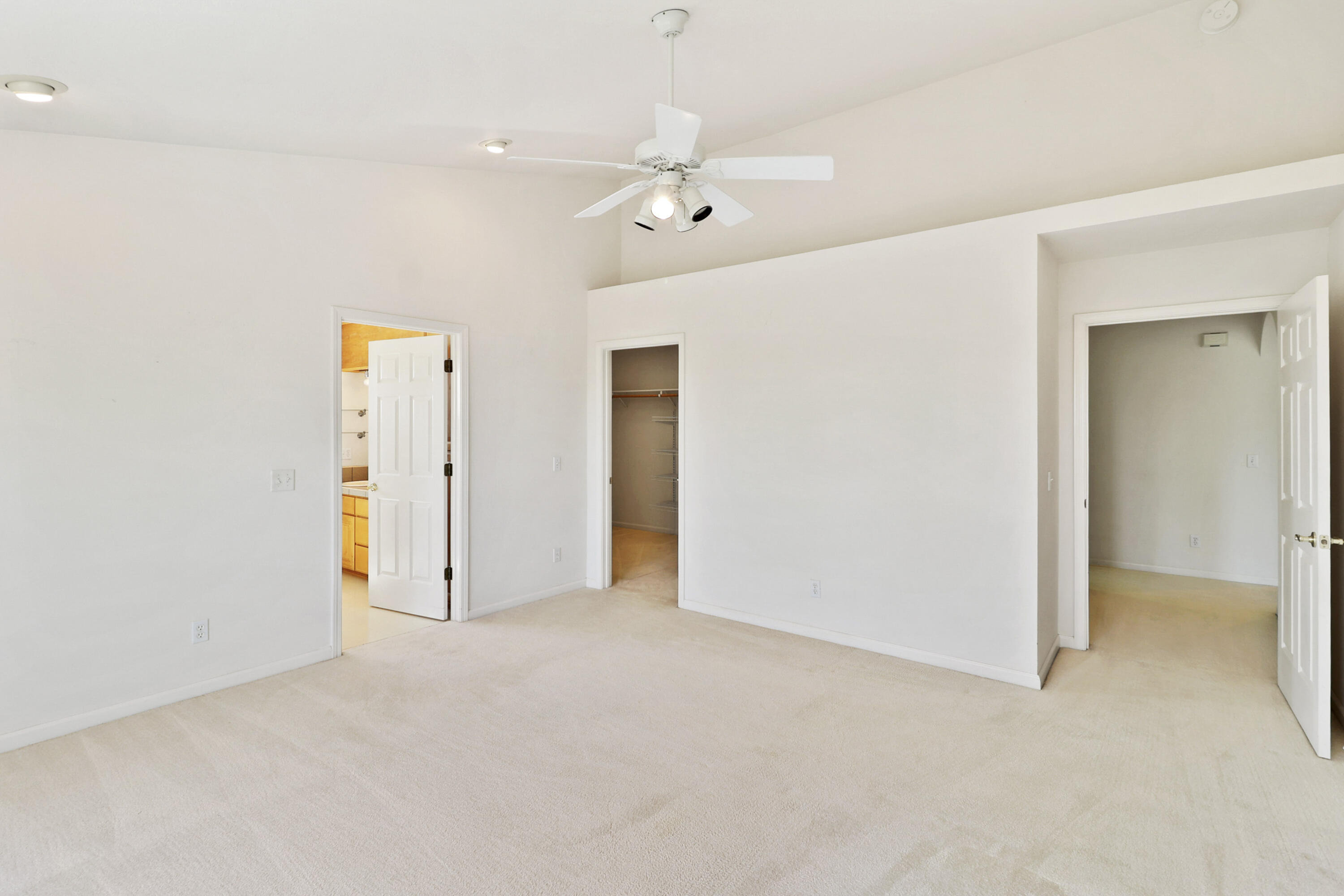 5878 Diamond Ridge Drive Redding, CA 96003 - Photo 25 of 43 owners suite
