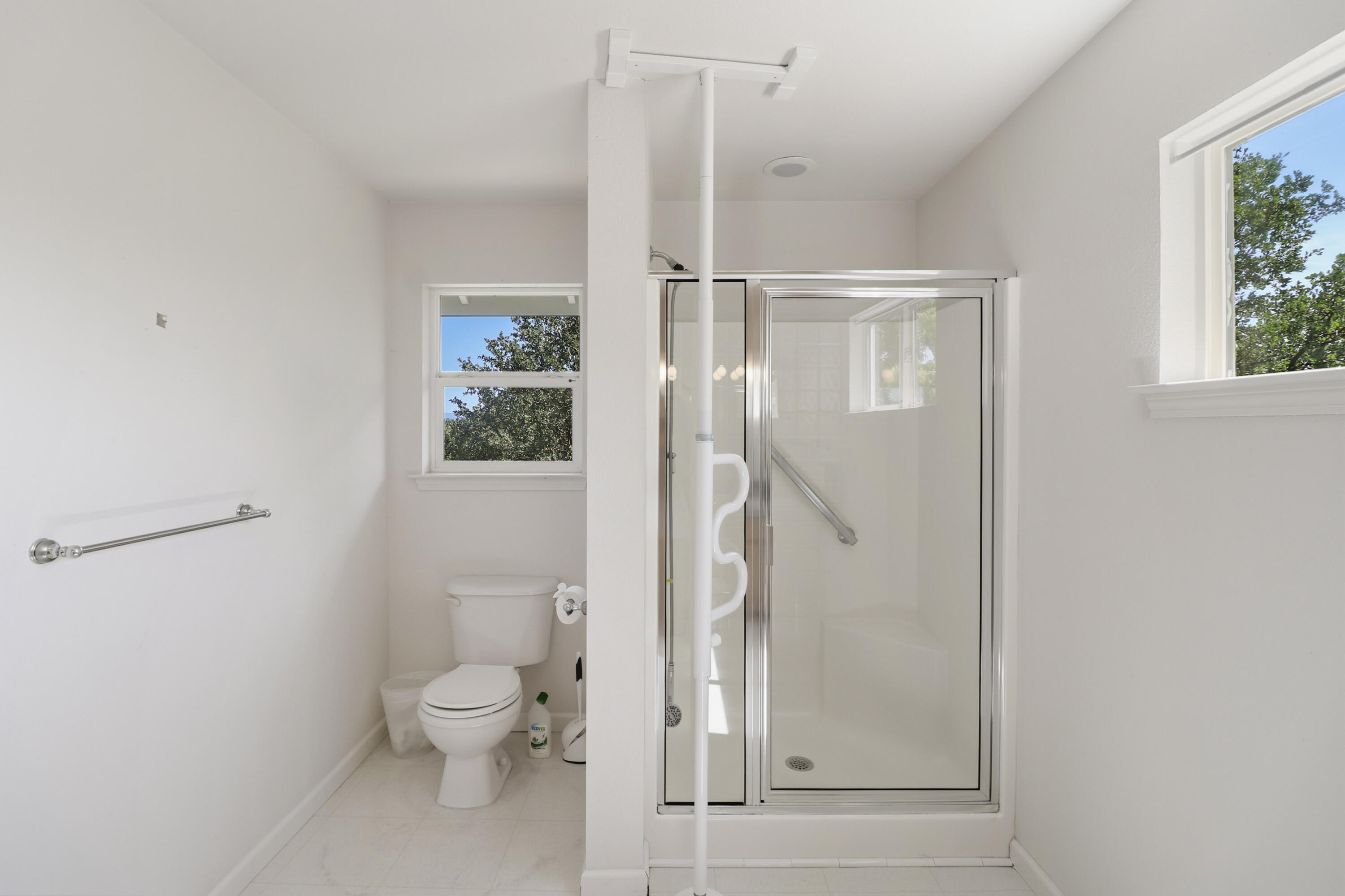 5878 Diamond Ridge Drive Redding, CA 96003 - Photo 27 of 43 Owners Bathroom