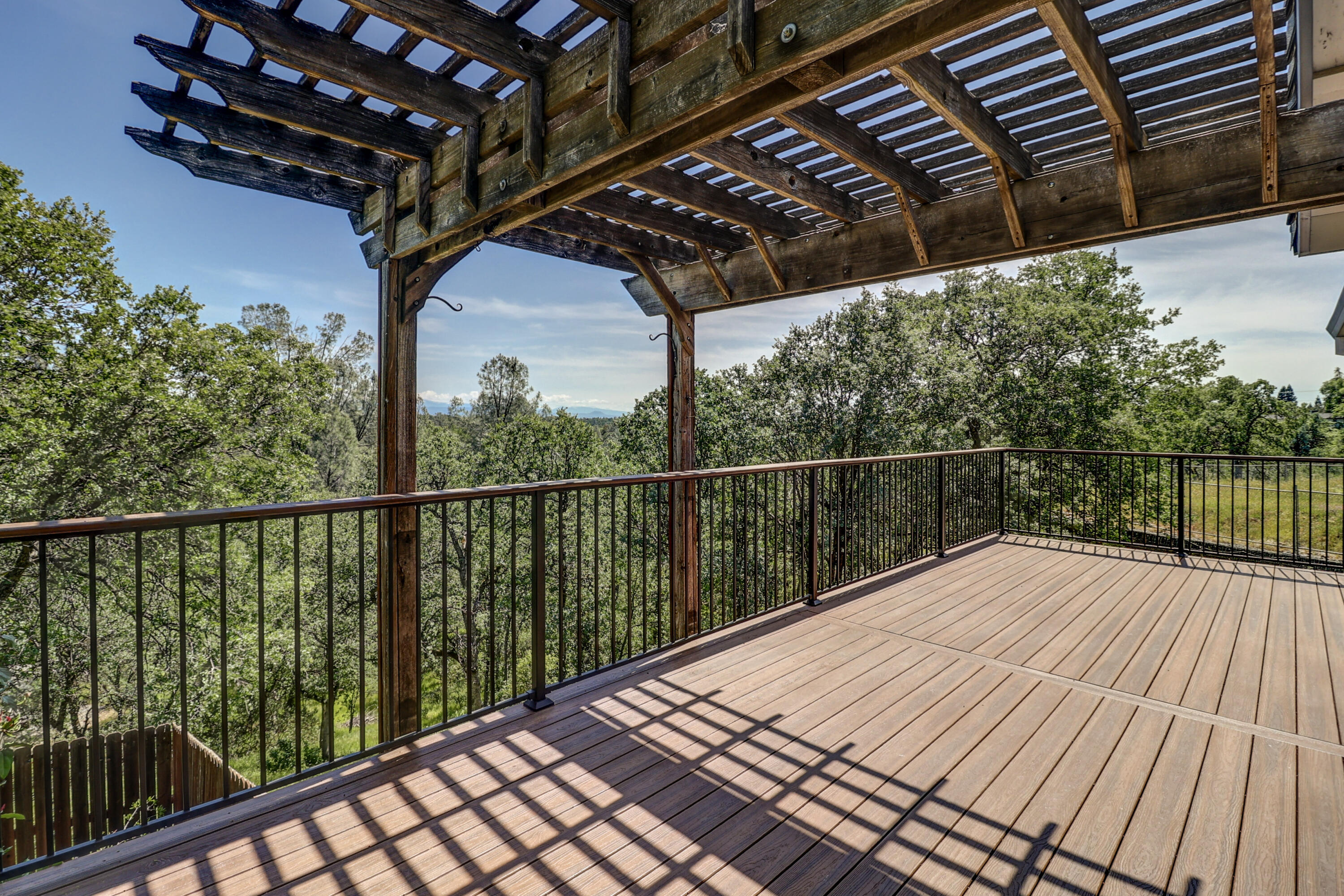 5878 Diamond Ridge Drive Redding, CA 96003 - Photo 34 of 43 porch