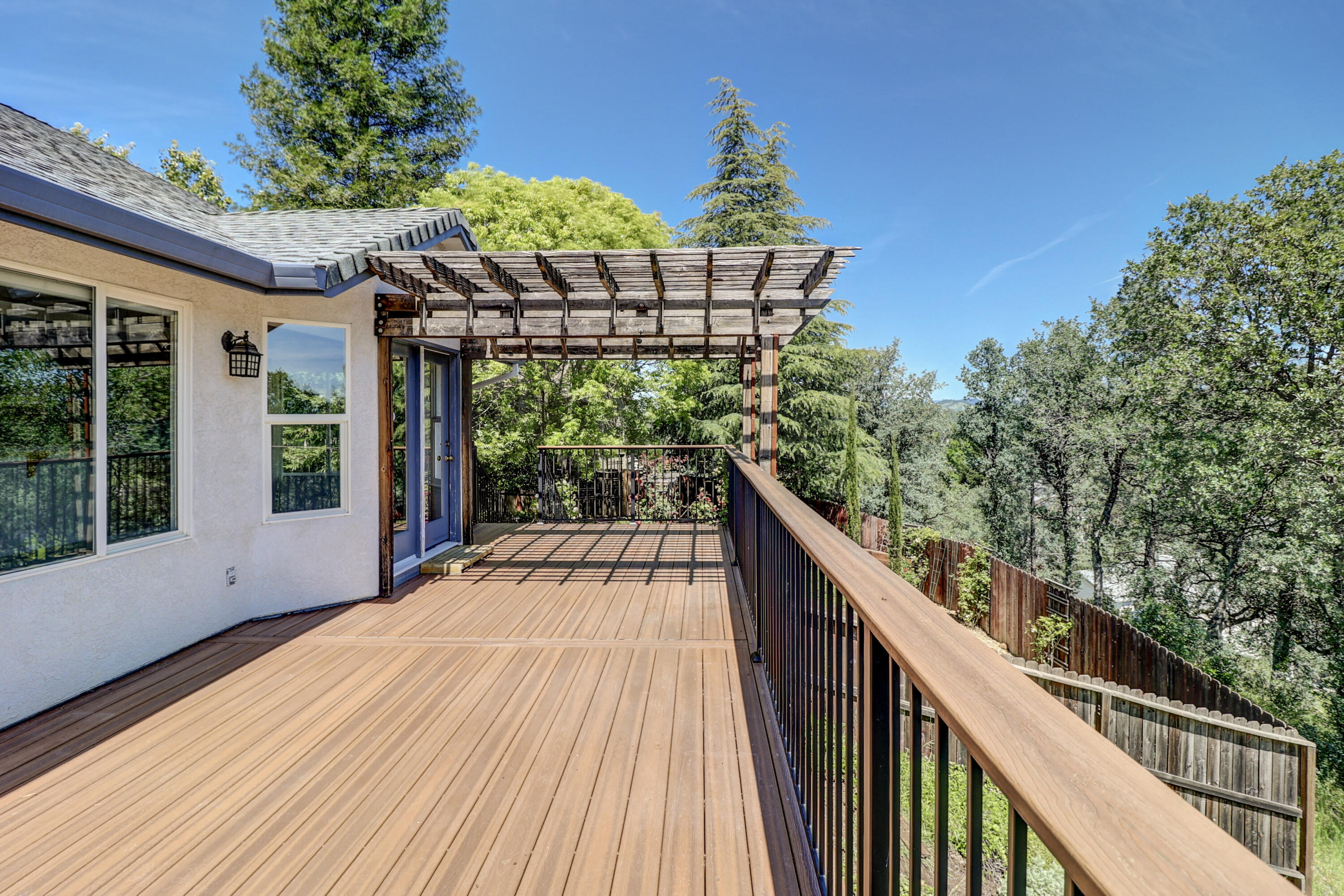 5878 Diamond Ridge Drive Redding, CA 96003 - Photo 38 of 43 back porch