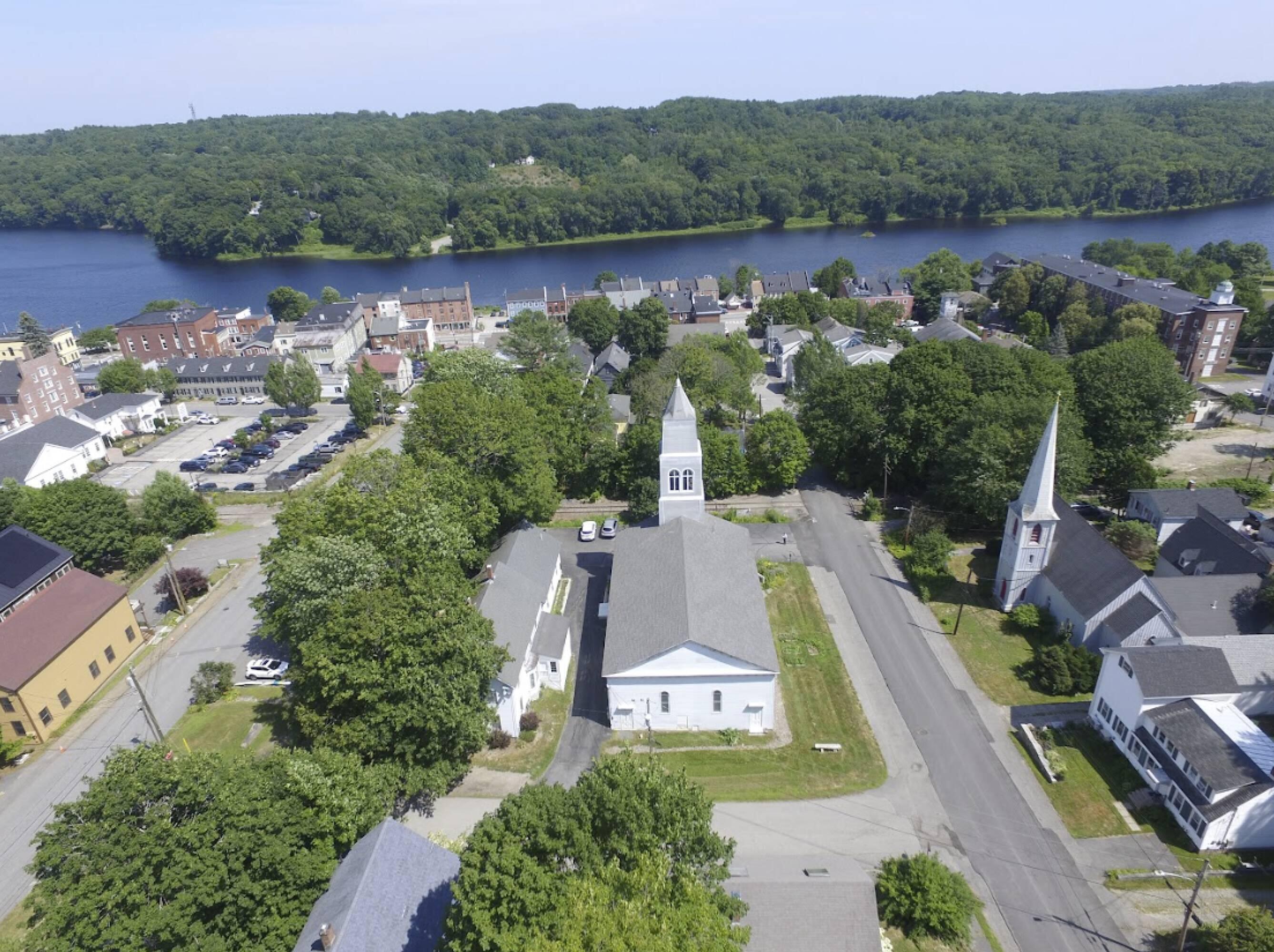 17 Union Street Hallowell, ME 04347 - Photo 5 of 13 c6fe30ef5d1c4b5f9014193d3d29980b_3000x20