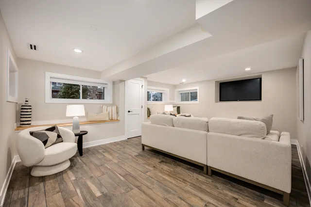 $1,750,000 | 2225 West Carmen Avenue, Chicago, IL 60625