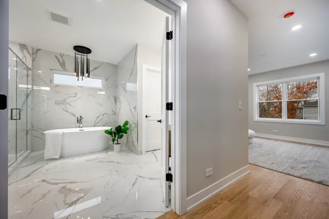 $1,750,000 | 2225 West Carmen Avenue, Chicago, IL 60625