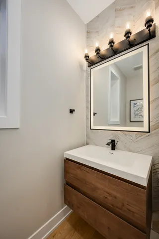 $1,750,000 | 2225 West Carmen Avenue, Chicago, IL 60625