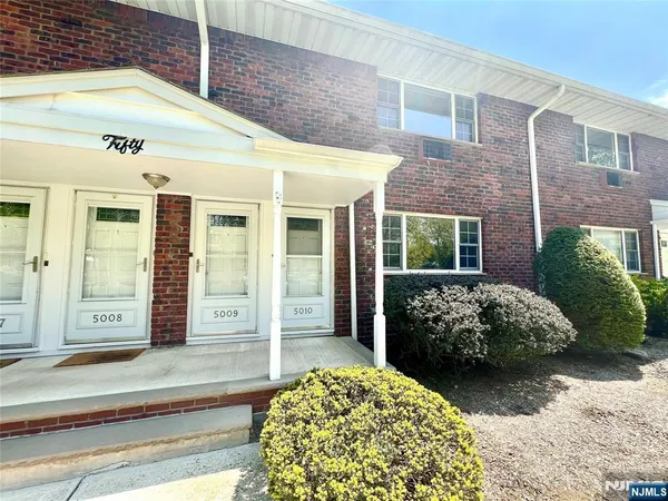 $2,150 | 5010 Christopher Street, Ramsey, NJ 07446
