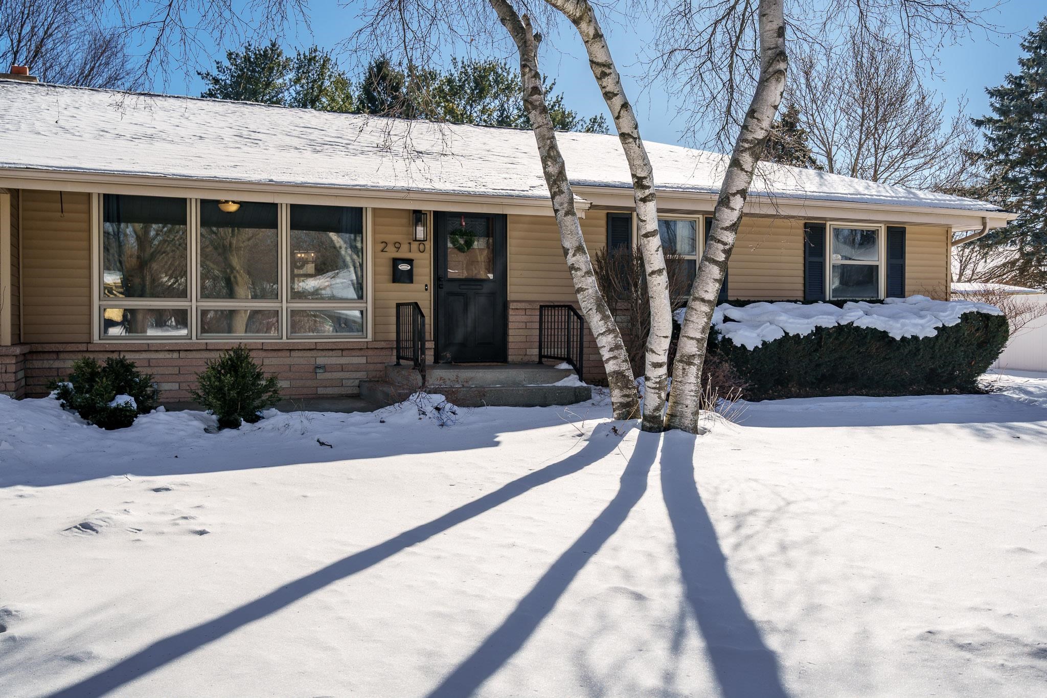 2910 Rutledge Avenue Janesville, WI 53545 - Photo 3 of 57