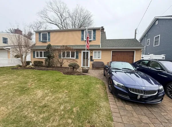 $660,000 | 85 Riverside Avenue, Massapequa, NY 11758