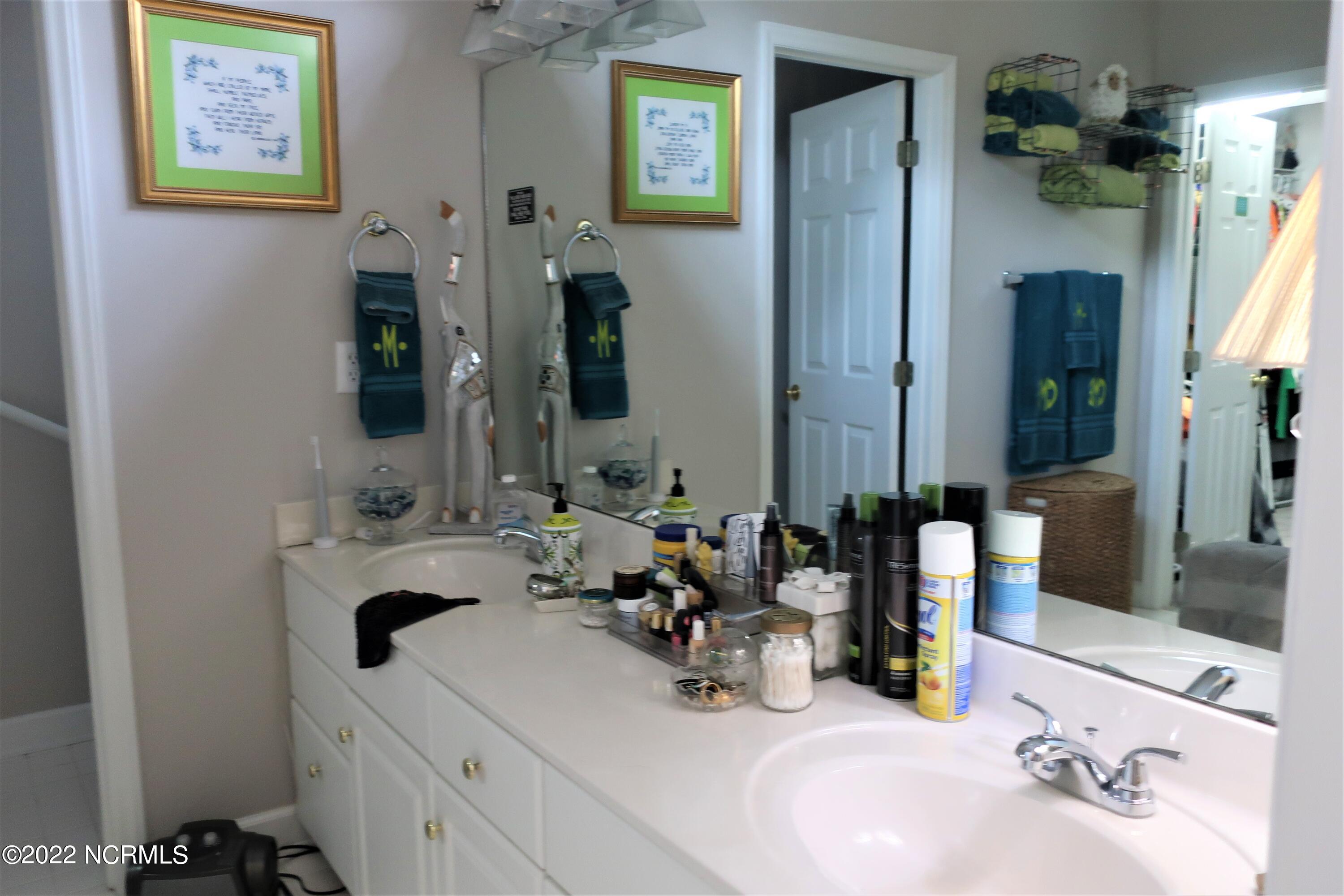 415 Lodge Road Washington, NC 27889 - Photo 19 of 28 019 master bath