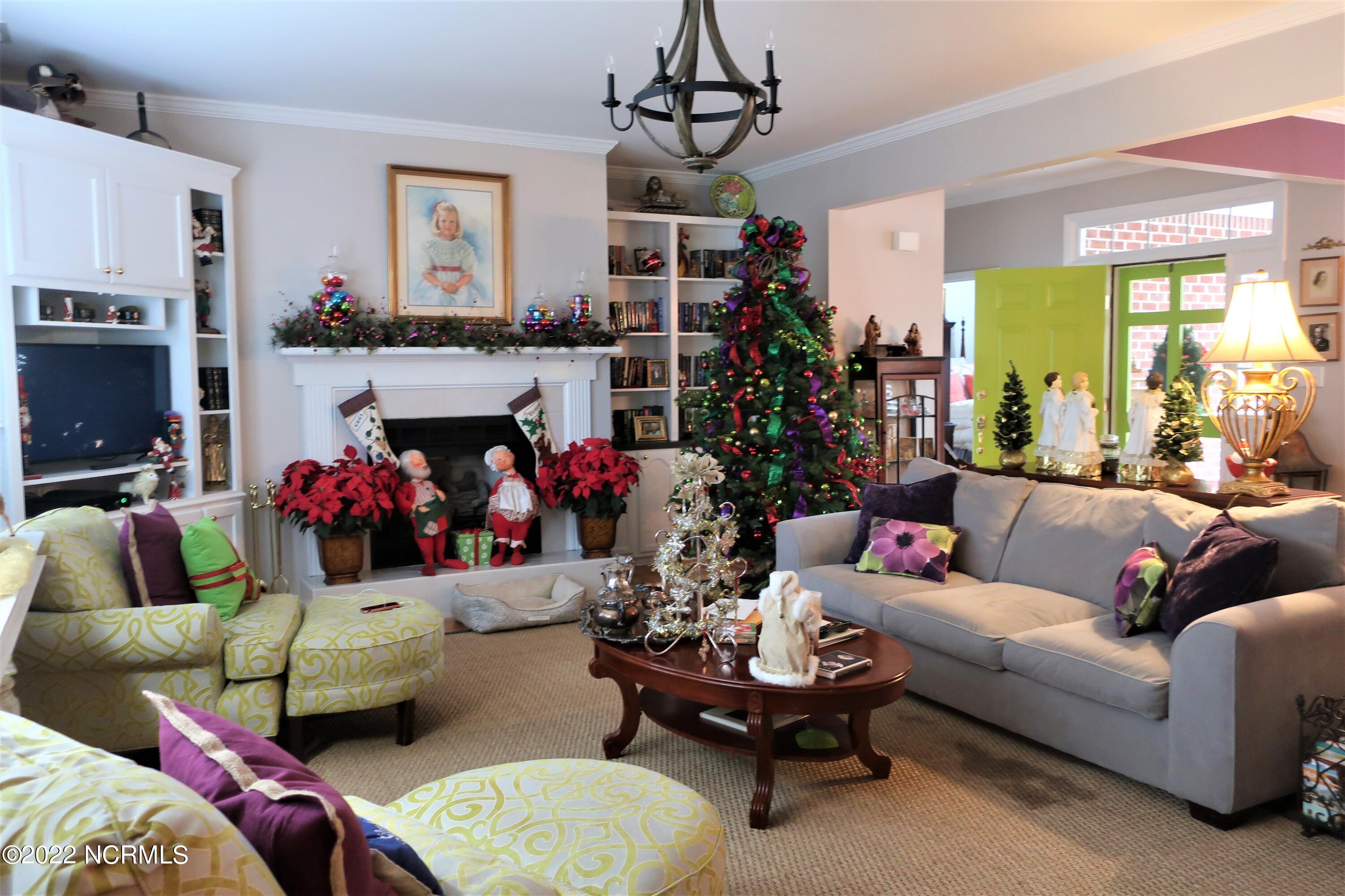 415 Lodge Road Washington, NC 27889 - Photo 7 of 28 007 living room 3