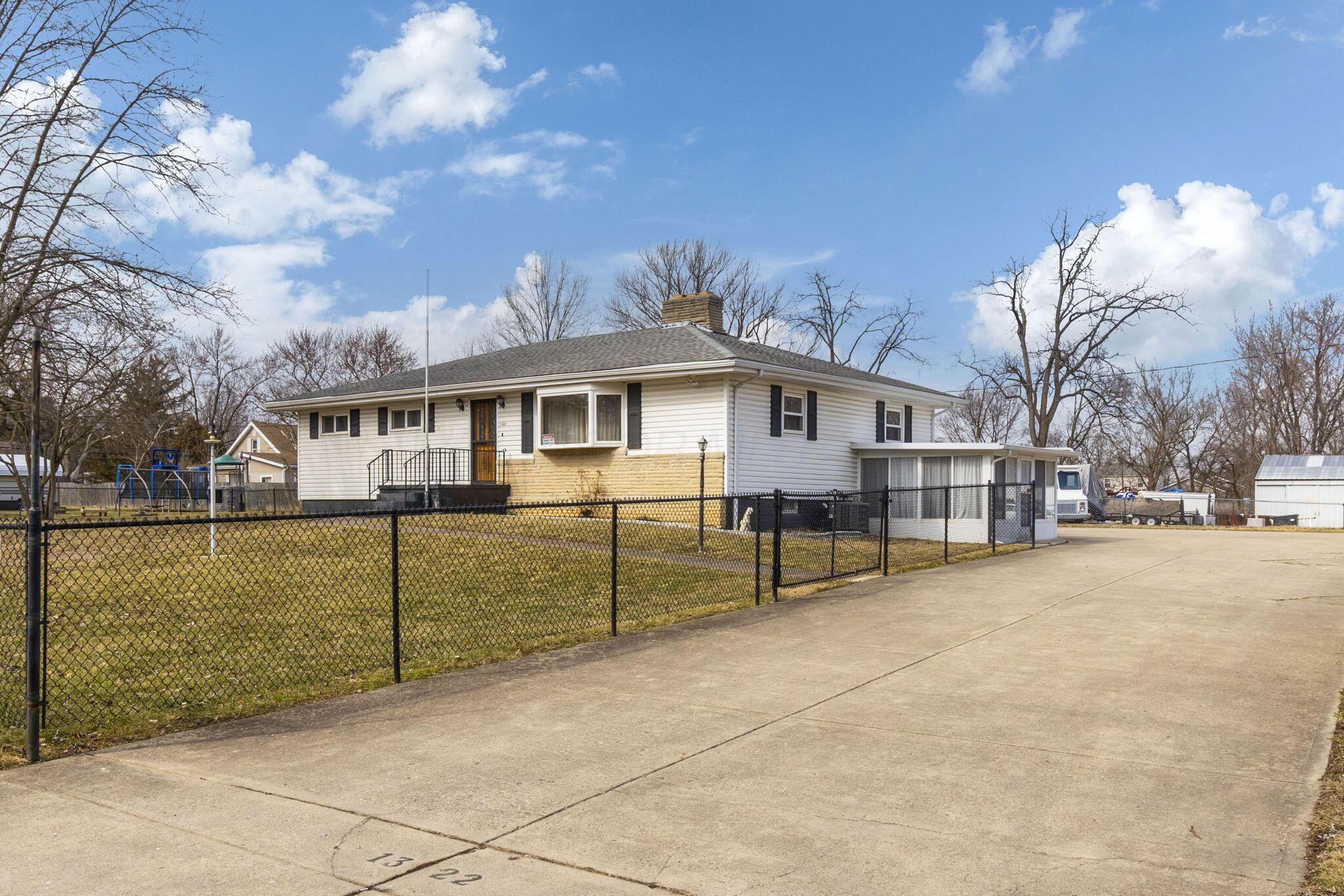 1322 Richter Road Columbus, OH 43223 - Photo 3 of 48 2025-3-3 1322 Richter Rd 002