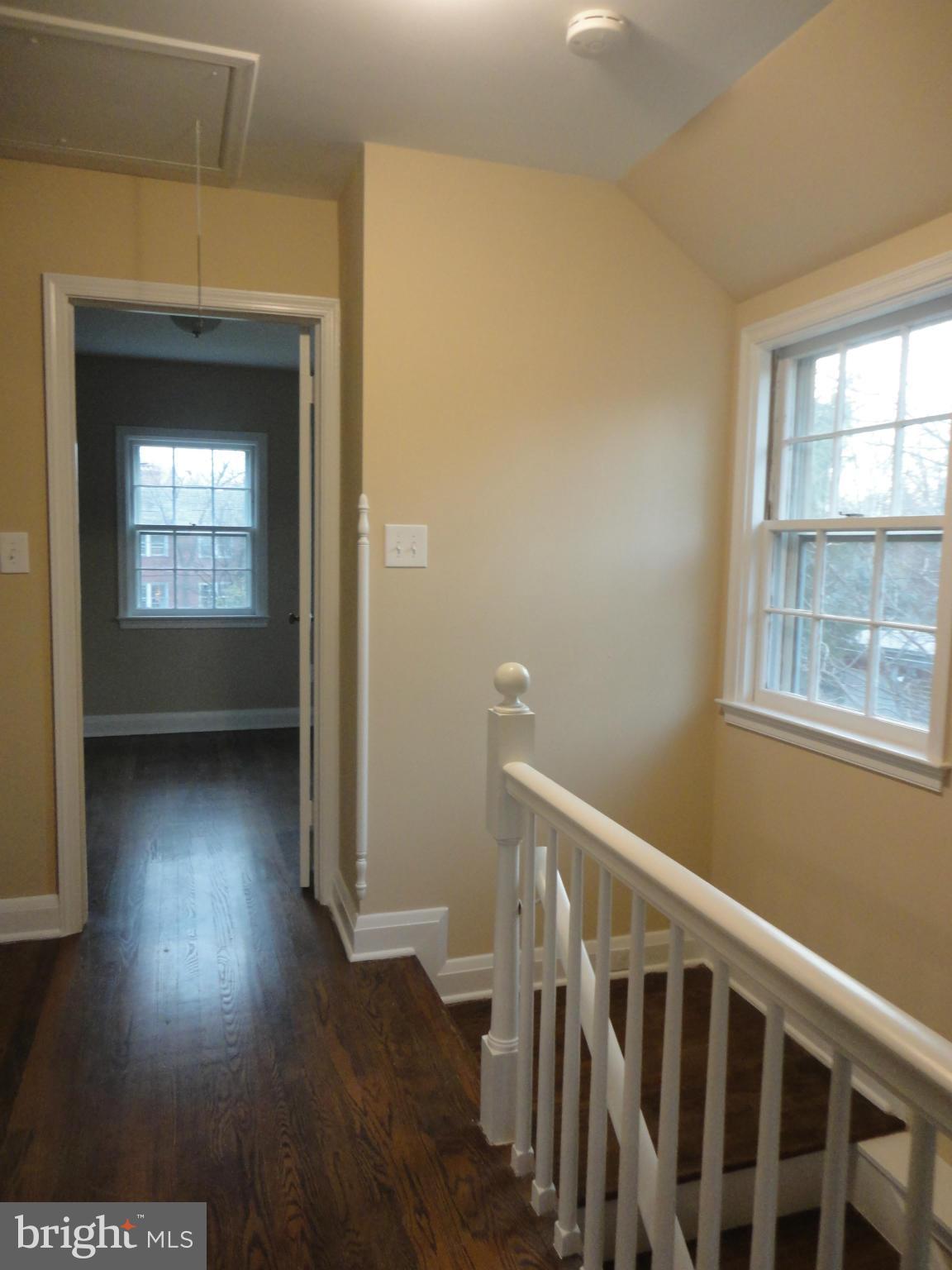 331 Broadmoor Road Baltimore, MD 21212 - Photo 11 of 23 Hallway