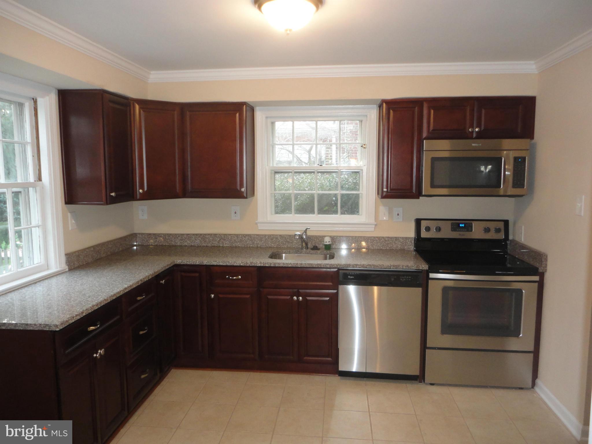 331 Broadmoor Road Baltimore, MD 21212 - Photo 3 of 23 New Granite and SS Kitchen