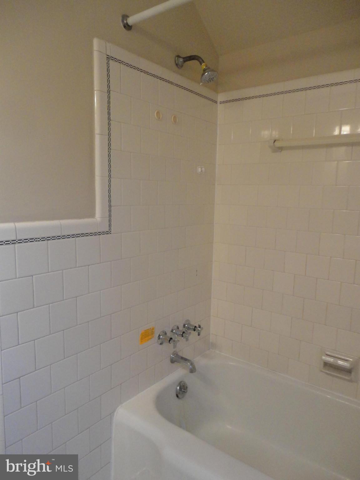 331 Broadmoor Road Baltimore, MD 21212 - Photo 10 of 23 Hall Bath