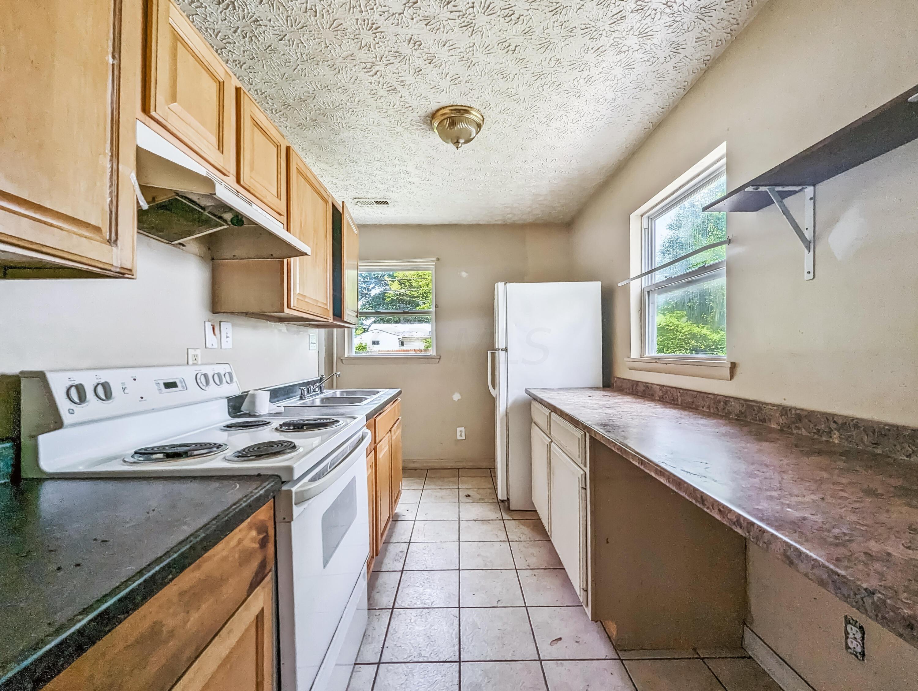 1077 South Hampton Road Columbus, OH 43227 - Photo 11 of 28 PXL_20230803_164130562