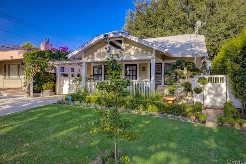 1030 Sinaloa Avenue Pasadena, CA 91104 - Photo 4 of 45 a front view of house with a garden