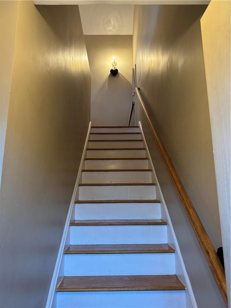 2877 Ely Avenue Bronx, NY 10469 - Photo 4 of 29