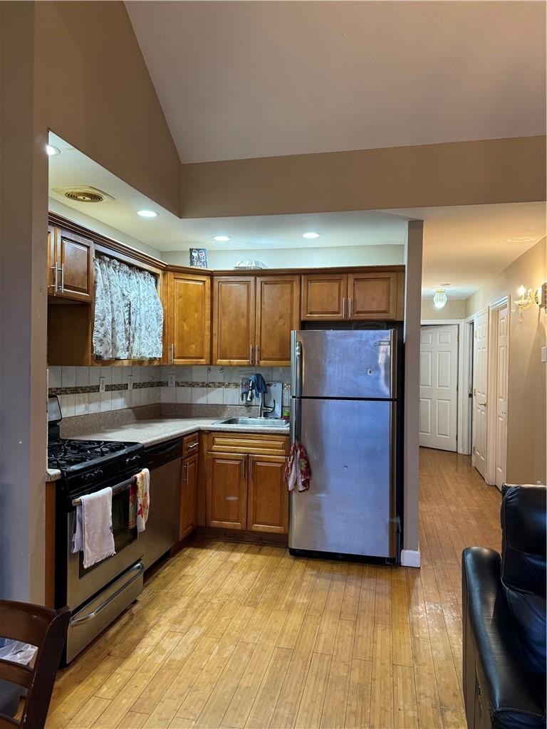 2877 Ely Avenue Bronx, NY 10469 - Photo 8 of 29