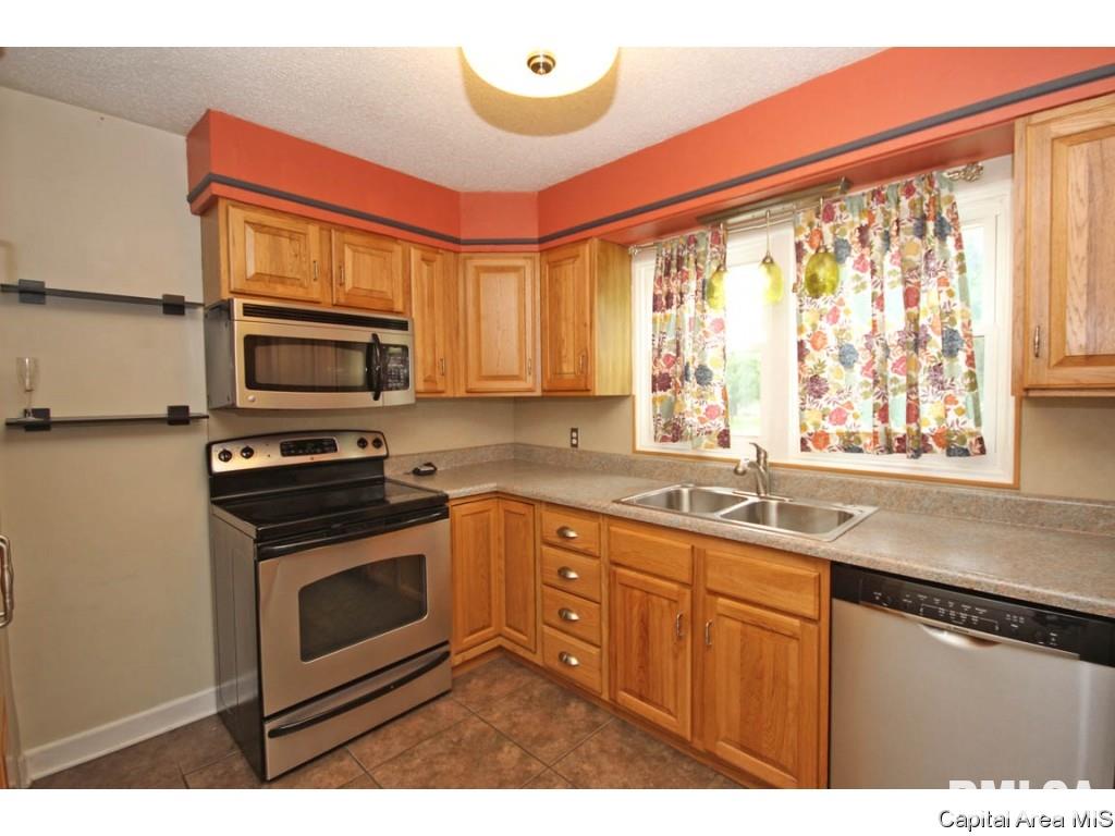 2312 College Street Springfield, IL 62704 - Photo 11 of 36 Gallery Image 11