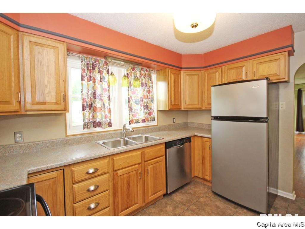 2312 College Street Springfield, IL 62704 - Photo 12 of 36 Gallery Image 12