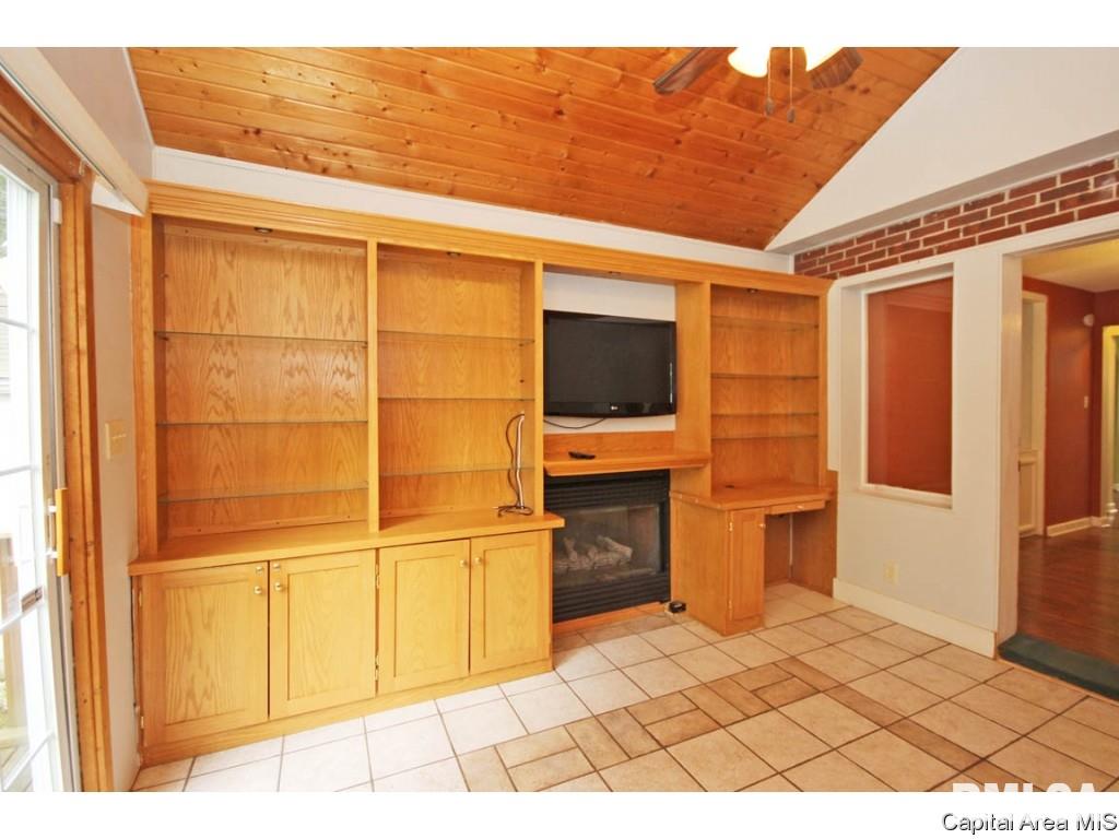 2312 College Street Springfield, IL 62704 - Photo 17 of 36 Gallery Image 17