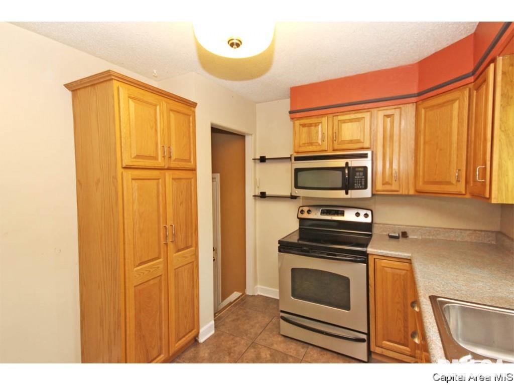 2312 College Street Springfield, IL 62704 - Photo 8 of 36 Gallery Image 8