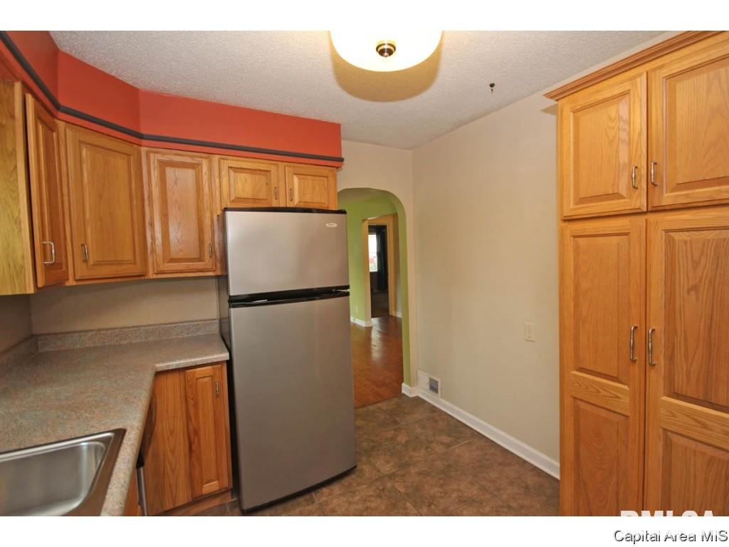 2312 College Street Springfield, IL 62704 - Photo 9 of 36 Gallery Image 9