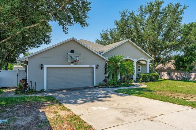 $449,990 | 10932 Williams Avenue, Howey-in-the-Hills, FL 34737