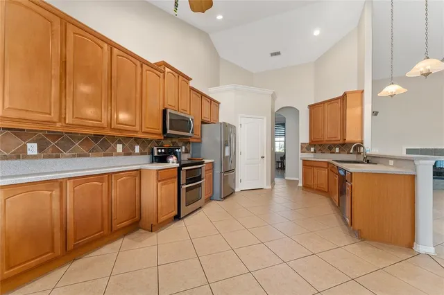 $449,990 | 10932 Williams Avenue, Howey-in-the-Hills, FL 34737