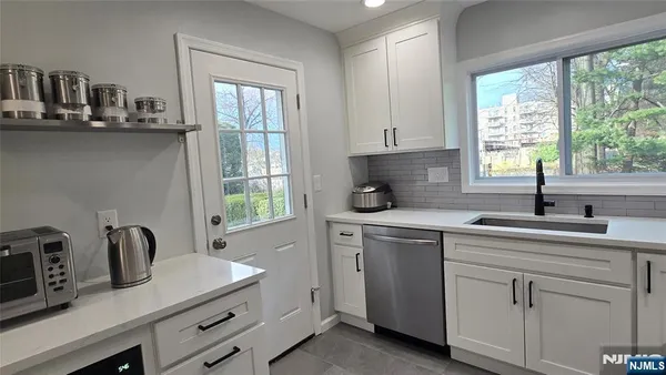 $628,000 | 446 Maple Hill Drive, Hackensack, NJ 07601