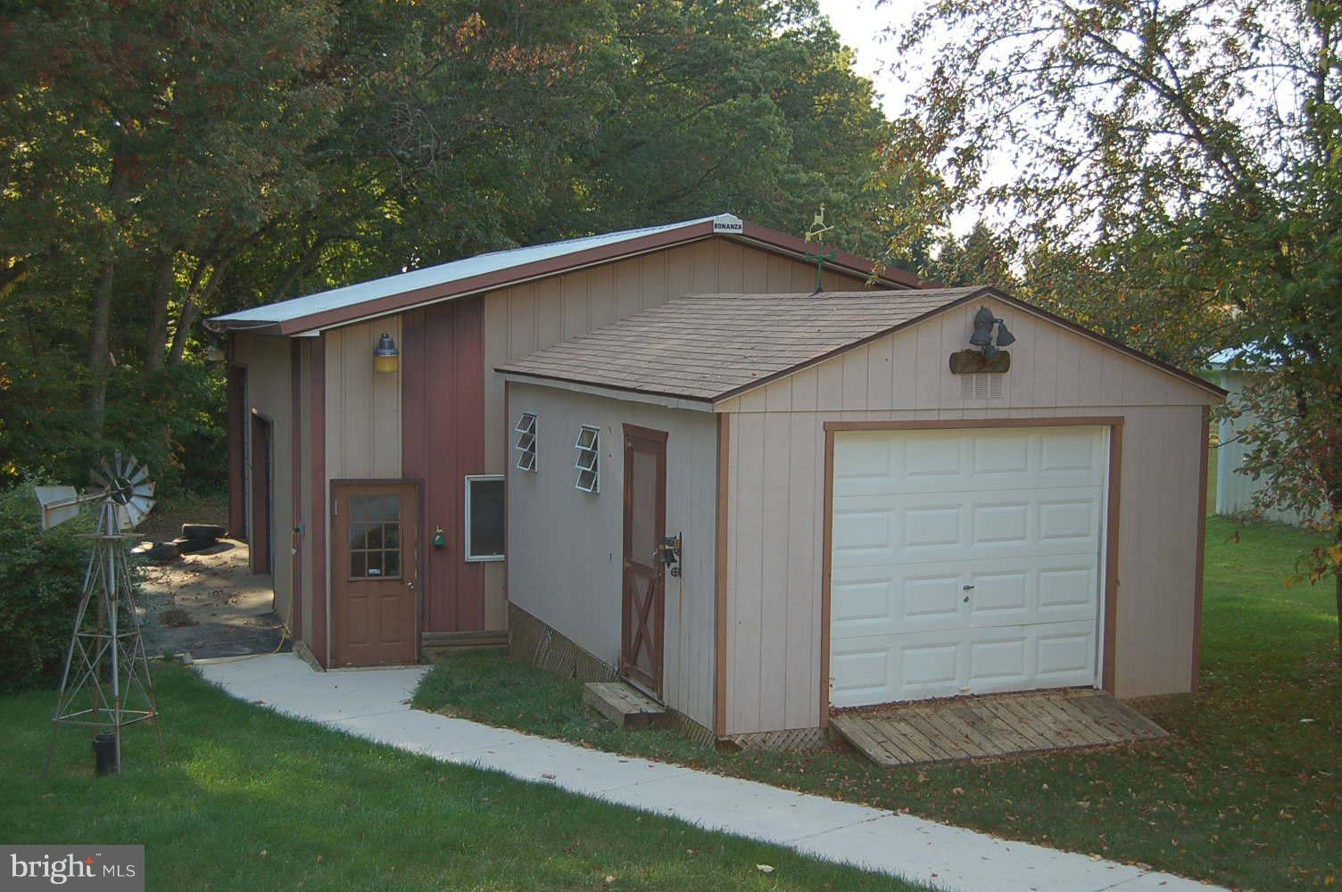 936 Hughes Shop Road Westminster, MD 21158 - Photo 23 of 29 Exterior (Rear)