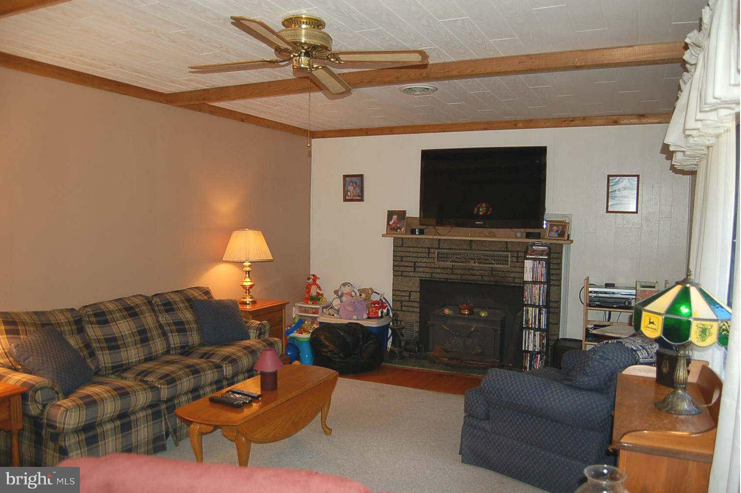 936 Hughes Shop Road Westminster, MD 21158 - Photo 8 of 29 Living Room